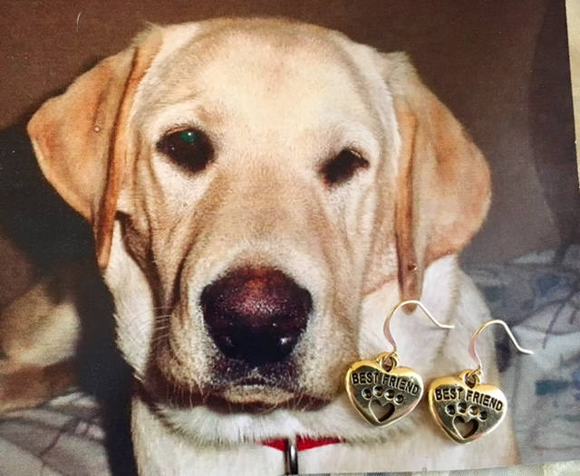 Best Friends Paw Herz Antiqued Vergoldete Zinn Ohrringe 001 von SandyNationJewelry