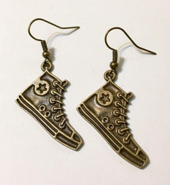 Chucks Ohrringe 873 von SandyNationJewelry