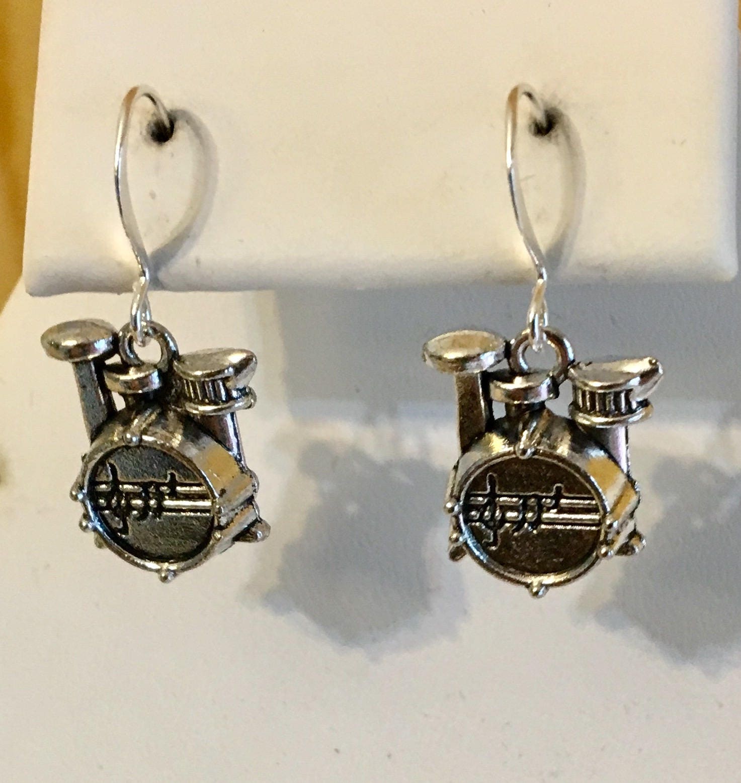 Drum Set Ohrringe 871 von SandyNationJewelry