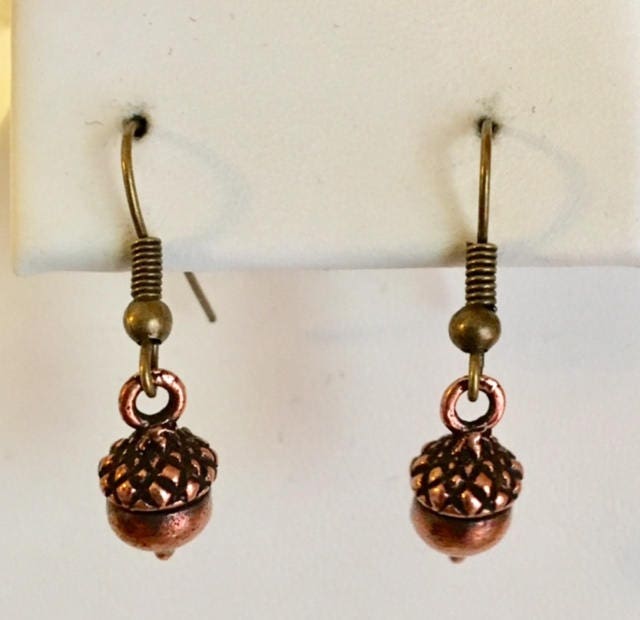 Eichel Antiqued Kupfer Überzogene Zinn Ohrringe 232 von SandyNationJewelry