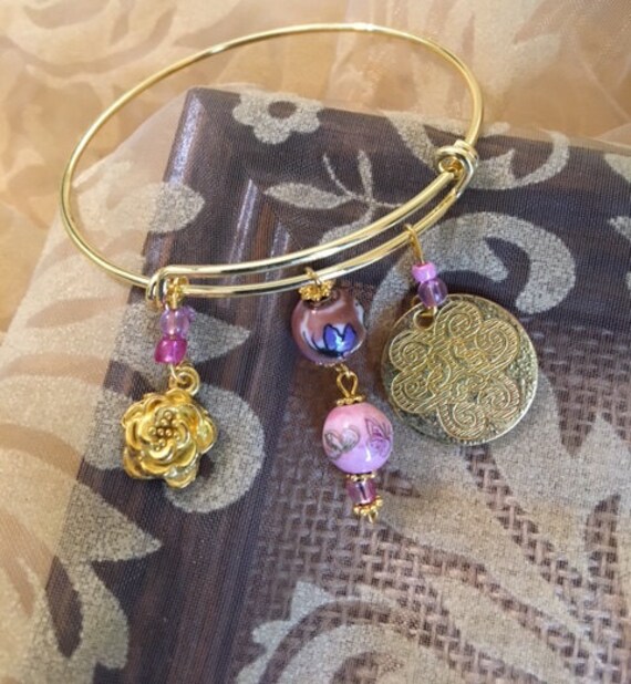 Erweiterbarer Armreif Perlen Und Anhänger 663 von SandyNationJewelry