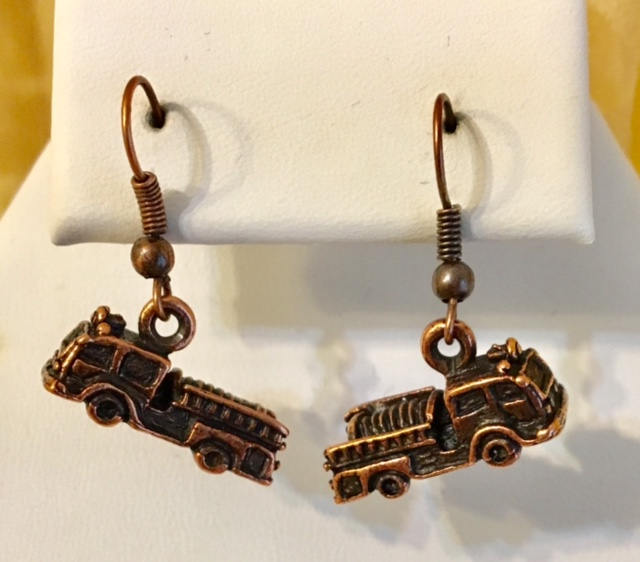 Feuerwehrauto Antiqued Kupfer Überzogene Zinn Ohrringe 229 von SandyNationJewelry