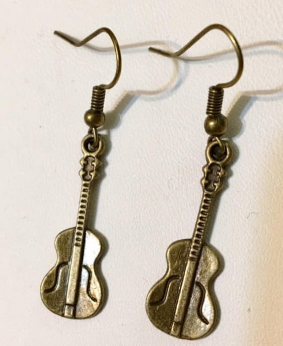 Gitarren-Ohrringe 850 von SandyNationJewelry