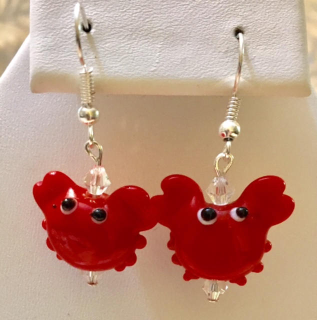 Glas Rote Krabbe Ohrringe 115 von SandyNationJewelry