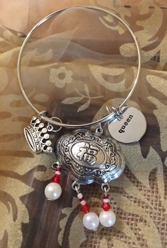 Königin Erweiterbarer Armreif 678 von SandyNationJewelry