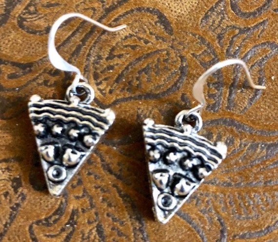 Kuchen Stück Ohrringe 137 von SandyNationJewelry