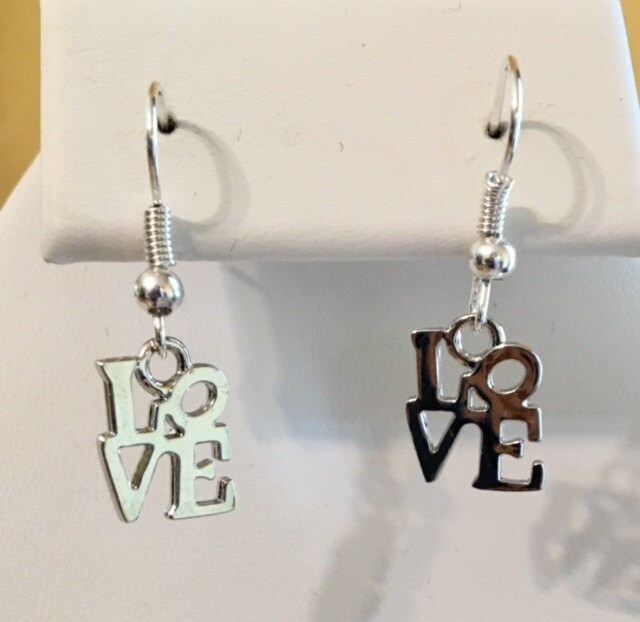 Liebe, Umarmungen Und Küsse Ohrringe 856 von SandyNationJewelry