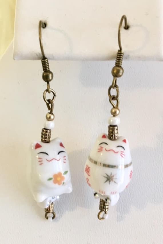 Niedliche Porzellan Glückliches Paar Dicke Katzen Ohrringe 170 von SandyNationJewelry