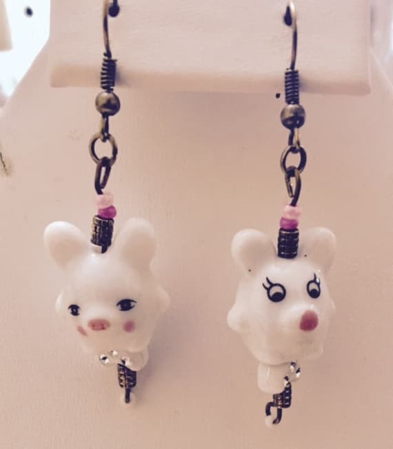 Niedliche Porzellan Häschen Ohrringe 057 von SandyNationJewelry