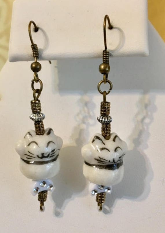 Niedliche Porzellan Katzenohrringe 192 von SandyNationJewelry