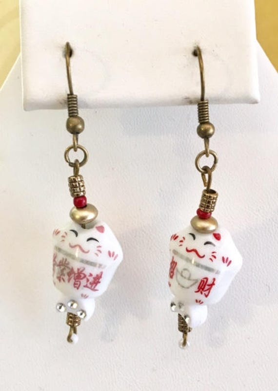 Niedliche Porzellan Maus Ohrringe 173 von SandyNationJewelry