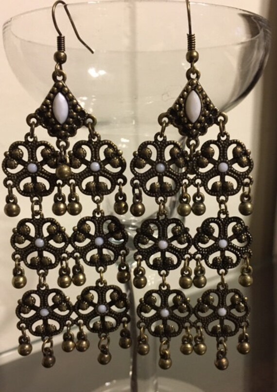 Ohrringe Aus Elfenbeinfarbenem Acrylstein Und Antikbronzefarbenem Stahl 035 von SandyNationJewelry