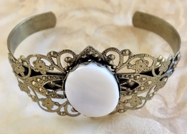 Perlmutt Antiqued Bronze Verstellbares Armband 658 von SandyNationJewelry