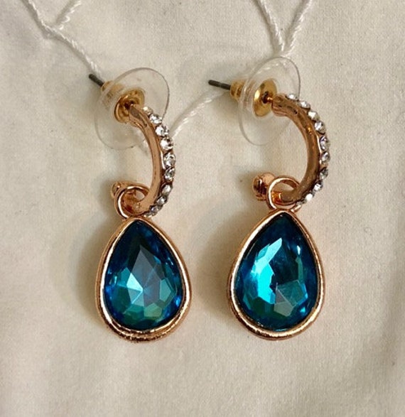 Rosegoldfarbene Glasohrringe 531 von SandyNationJewelry