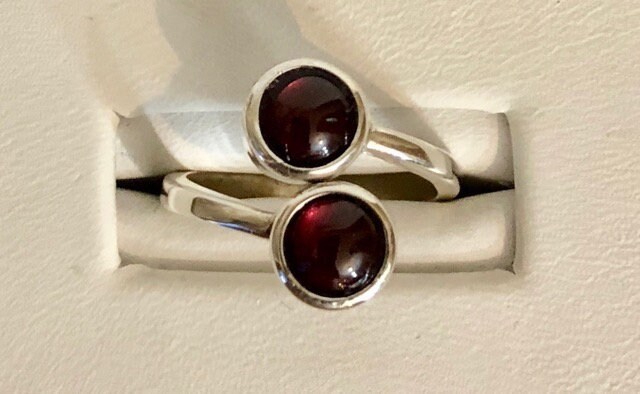 "Sterling Silber 6 Mm "Bypass" Ring - Granat Cabochon Steine 934." von SandyNationJewelry