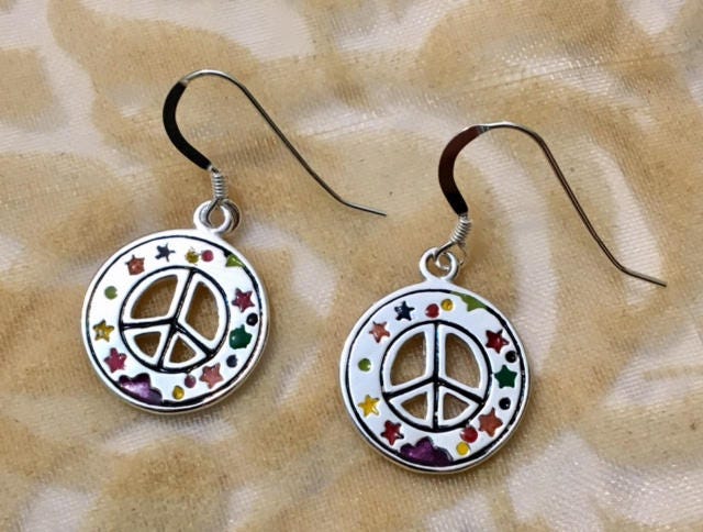 Sterling Silber Und Emaille Peace Symbol Ohrringe Mit Star Designs 375 von SandyNationJewelry