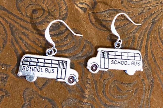 Süße Schulbus Ohrringe 149 von SandyNationJewelry