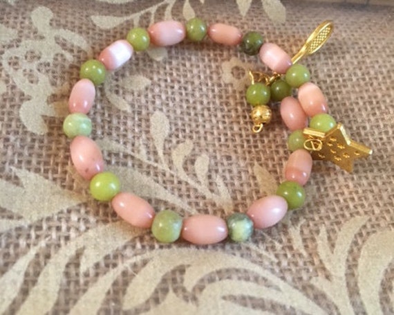 Tennis Jeder? Oliv Neue Jade Und Pfirsich Katzenauge Tropfen Perlenarmband 680 von SandyNationJewelry