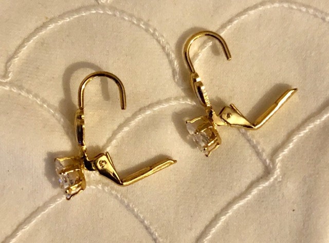 Vergoldete Messing Cz Ohrringe 519 von SandyNationJewelry