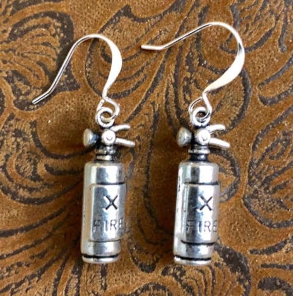 Versilberte Feuerlöscher Ohrringe 183 von SandyNationJewelry