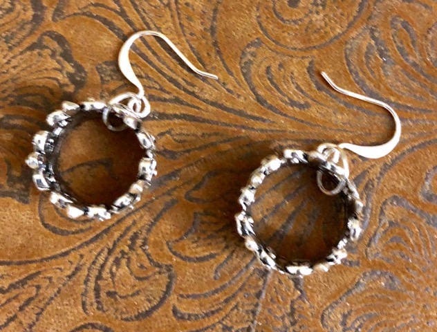 Versilberte Königin Krone Ohrringe 208 von SandyNationJewelry