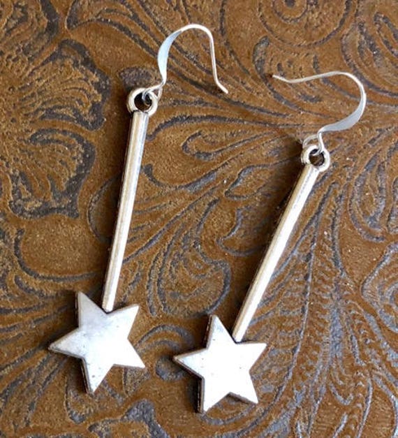 Versilberte Zauberstab Ohrringe 214 von SandyNationJewelry