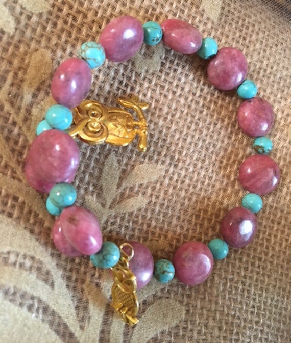 Weise Eule Rhodonit Und Magnesit Armband 690 von SandyNationJewelry