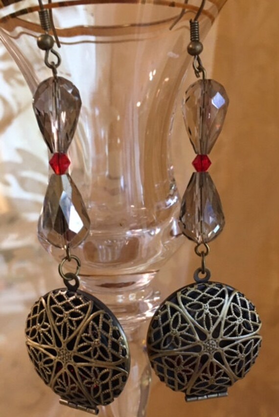 steampunk Medaillon Und Kristall Ohrringe 071 von SandyNationJewelry