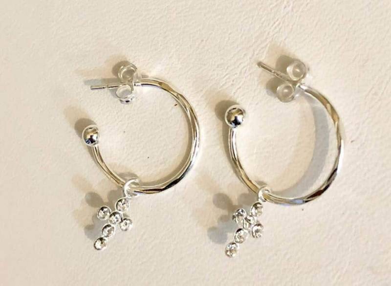 sterling Silber Creolen Mit Swarovski® Crystals Cross Charms 463 von SandyNationJewelry