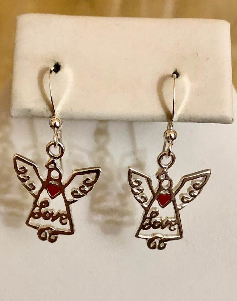 sterling Silber Engel Mit Liebe Und Emaillierte Herz Ohrringe 245 von SandyNationJewelry