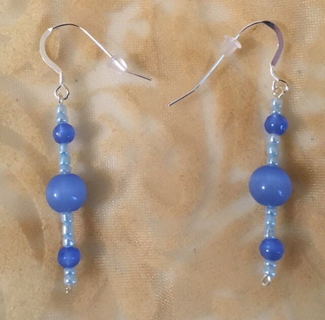 sterling Silber Hellblaue Glasperlen-Ohrringe 503 von SandyNationJewelry