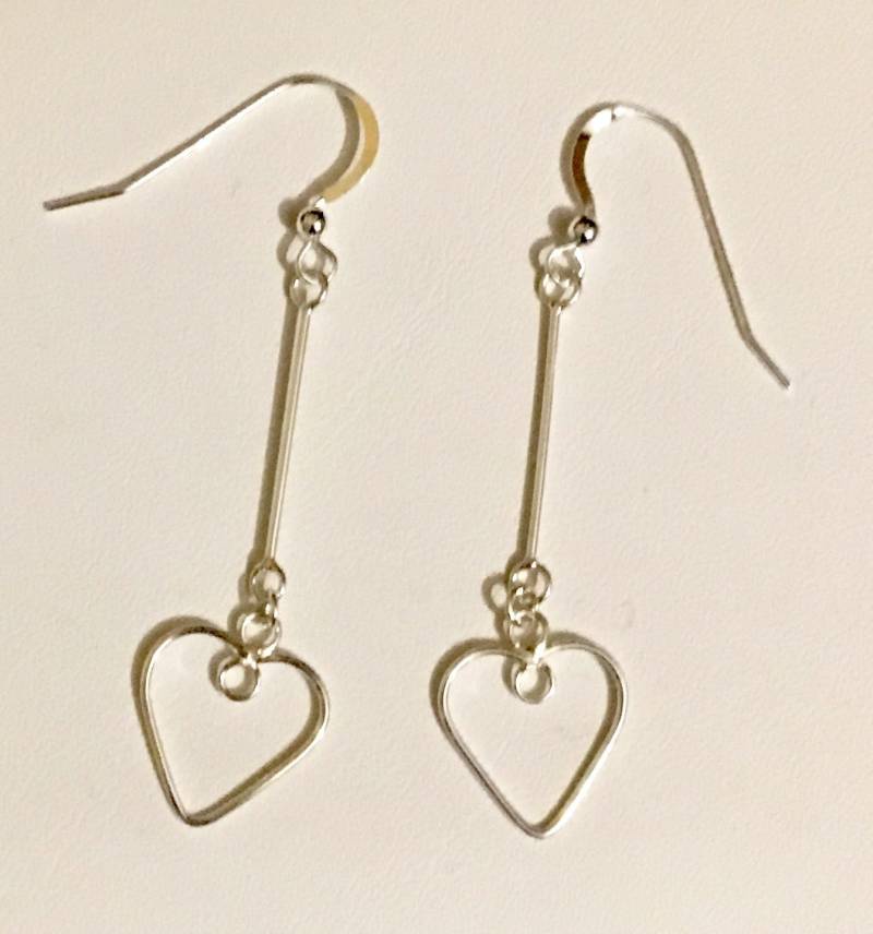 sterling Silber Herz Hängeohrringe 230 von SandyNationJewelry