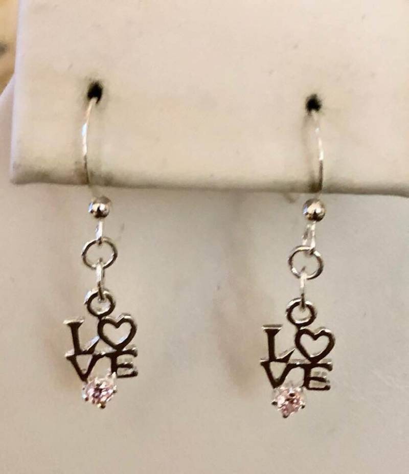 sterling Silber Love Ohrringe Mit Pink Cz 303 von SandyNationJewelry