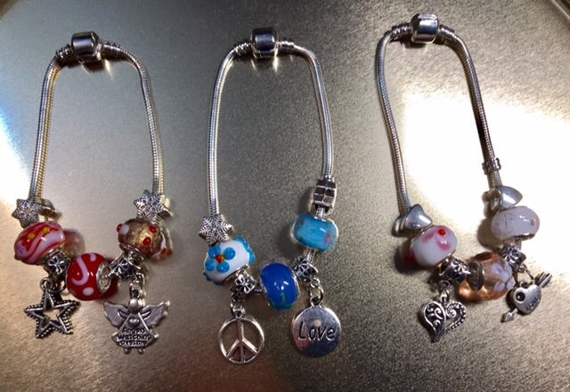 sterling Silberkern Glasperlen-Charm Armbänder 674 von SandyNationJewelry