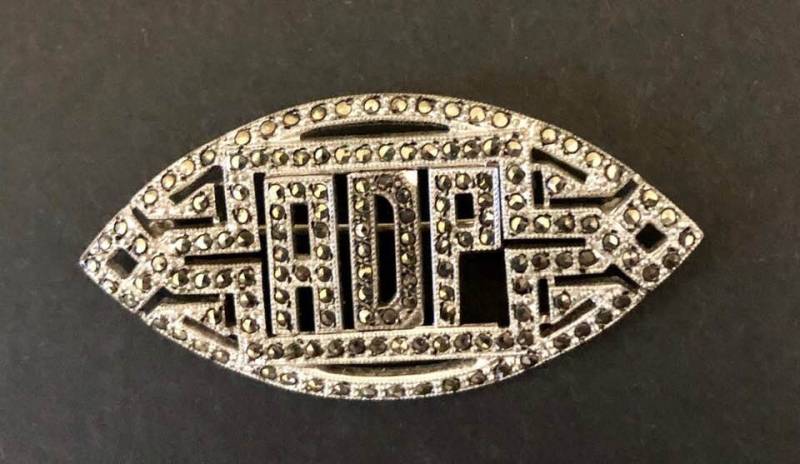 Vintage Adp Markasit Initial Brosche 371 Aus Sterling Silber Vintage Adp Markasit Initial Brosche 371 Aus Sterling Silber von SandyNationVintage