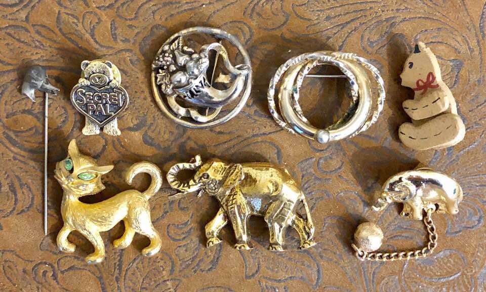 Vintage Broschen Sortiment Und Überraschungsgeschenk 114 von SandyNationVintage