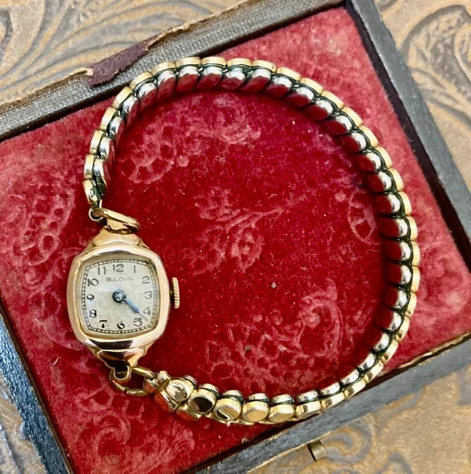 Vintage Damen Bulova 14K Gold Filled Armbanduhr Gf19 von SandyNationVintage