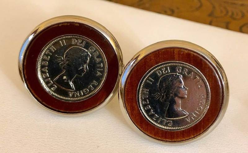 Vintage Elizabeth Ii Gratia Regina Manschettenknöpfe Qe7 von SandyNationVintage