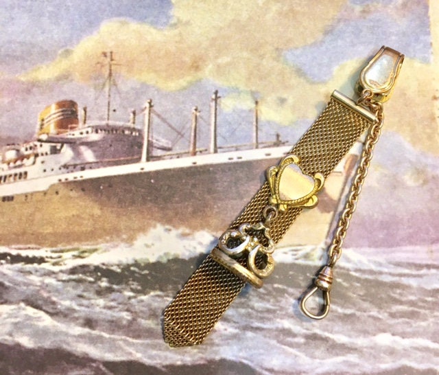 Vintage Gold Ton Mesh Verziert Und Graviert Taschenuhr Kette Fob 973 von SandyNationVintage