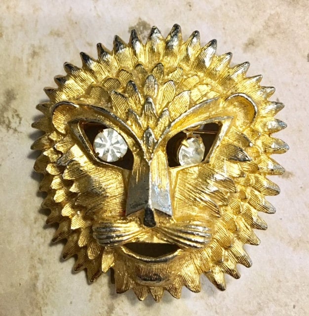Vintage Löwenkopf Anhänger/Brosche Mit Strass Augen Bewegliche Augen 703 Vintage Löwenkopf Anhänger/Brosche Mit Strass Augen Bewegliche Augen 703 von SandyNationVintage
