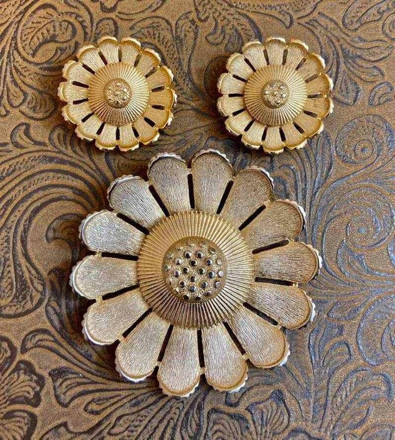 Vintage Sarah Coventry Gold Tone Sunflower | Separat Erhältlich 123 Vintage Sarah Coventry Gold Tone Sunflower | Separat Erhältlich 123 von SandyNationVintage