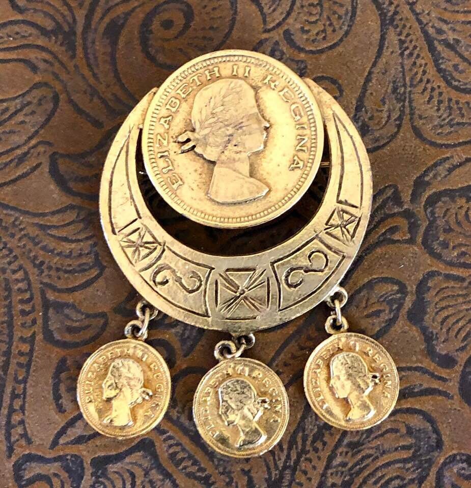 Vintage Silver Jubilee Of Queen Elizabeth Ii Brosche Qe9 von SandyNationVintage