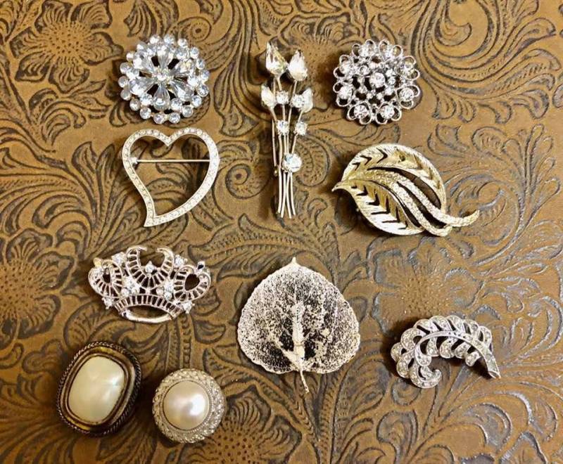 Vintage Sortiment Broschen 131 von SandyNationVintage