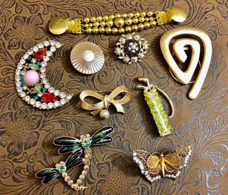 Vintage Sortiment Broschen 226 Vintage Sortiment Broschen 226 von SandyNationVintage
