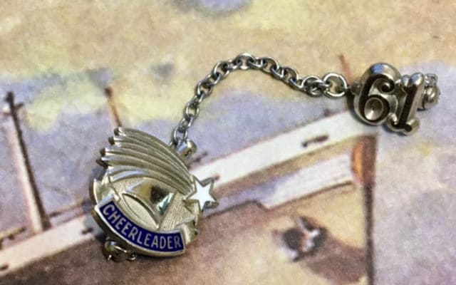 Vintage Sterling Silber 1961 Cheerleader Pullover Pin Set 296 Vintage Sterling Silber 1961 Cheerleader Pullover Pin Set 296 von SandyNationVintage