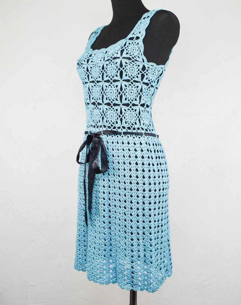 Handgefertigtes Häkelkleid Midikleid Himmelblaues Für Den Sommer | Größe S Handgefertigtes Häkelkleid Midikleid Himmelblaues Für Den Sommer | Größe S von SandyVintageBoutique