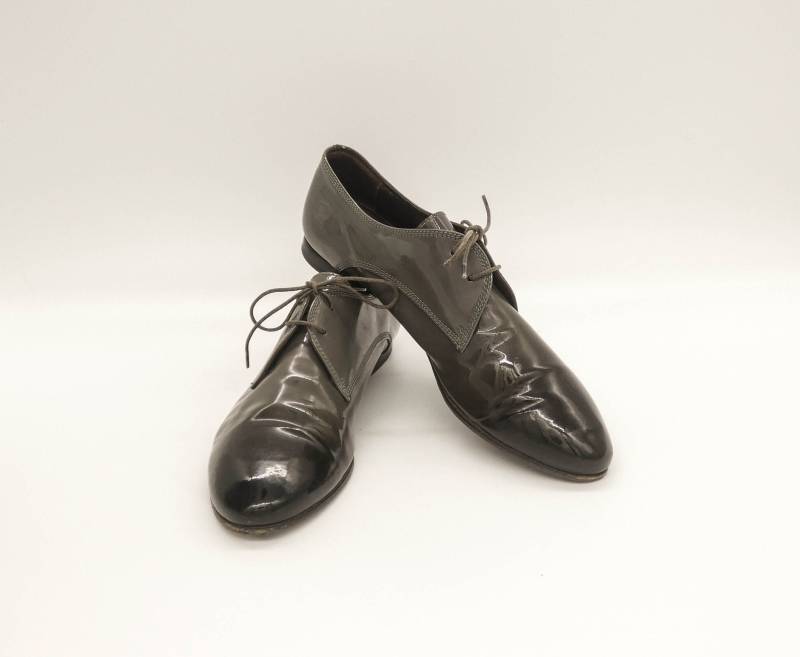 Vintage Attilio Giusti Leombruni Lackleder Oxfords - Grau & Schwarz, Eu 38 Vintage Attilio Giusti Leombruni Lackleder Oxfords - Grau & Schwarz, Eu 38 von SandyVintageBoutique