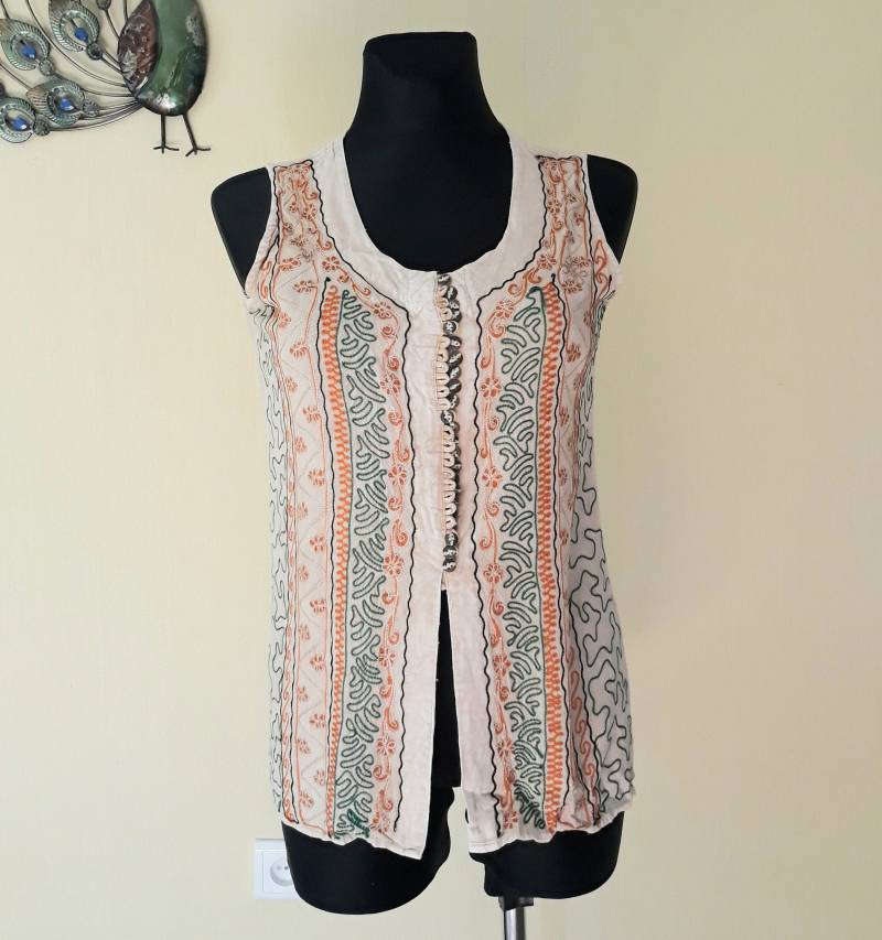 Vintage Bestickte Viskose Weste Ärmelloses Hippie Boho Top, M/L von SandyVintageBoutique