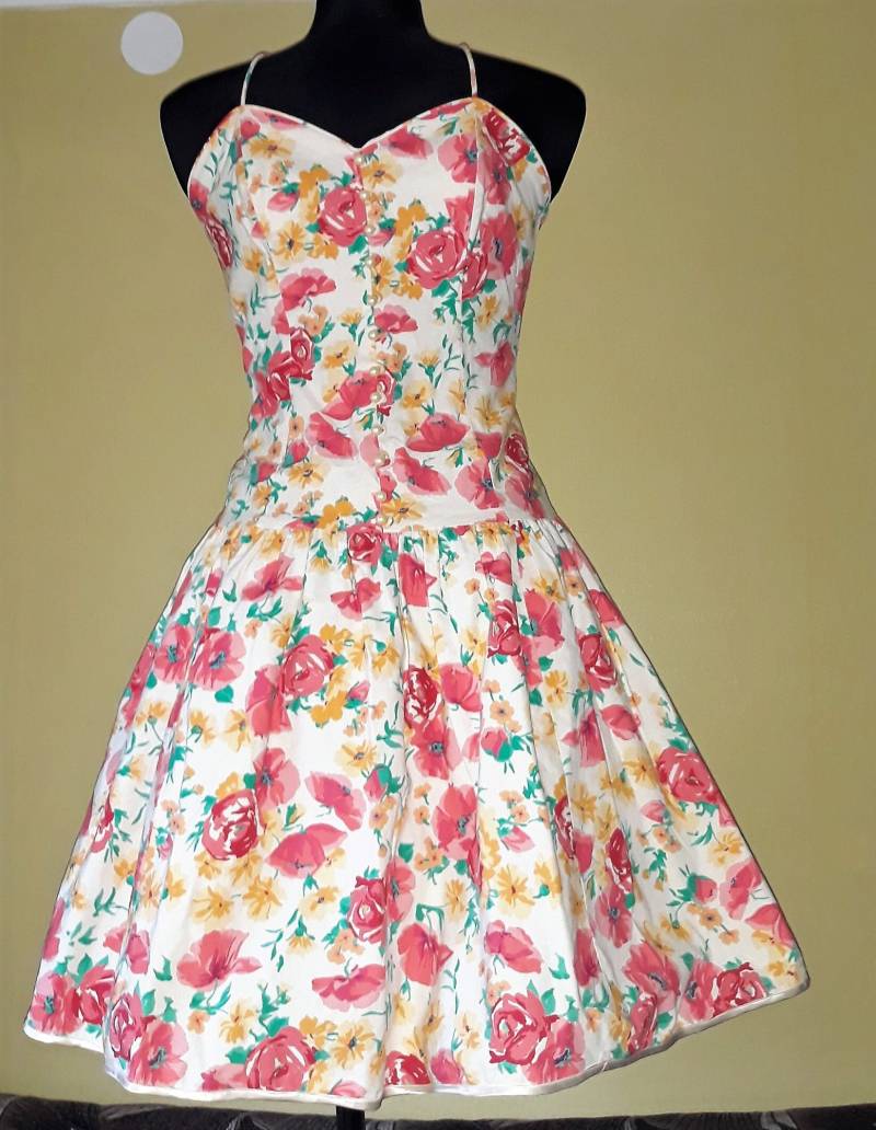 Vintage Blumen Mädchenkleid Handgemachtes Petticoat-Tutu Aus Baumwolle, Xs von SandyVintageBoutique