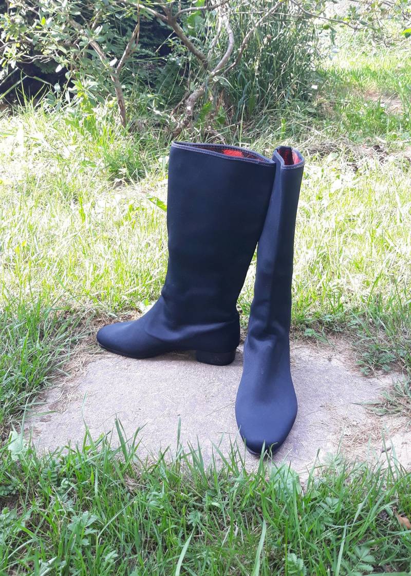 Vintage Schwarze Stoffkalb Damen Stiefel Mit Niedrigem Absatz/Made in West Germany Größe 38 Handgemachter Schuh von SandyVintageBoutique
